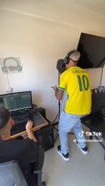 Se acerca navidad, año nuevo, SE PREPARA REMIX 💯💯💯🔥 Y ELLA SE PREPARA PA LAS DOCE 💯💯💯💯💯🔥 #parati #viral #navidadentiktok #perreo #añonuevo @El Nikko DJ @damyboy.ok