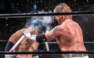 血腥慎入 职业摔角界的死亡赛并没你想的那么简单【双语字幕】