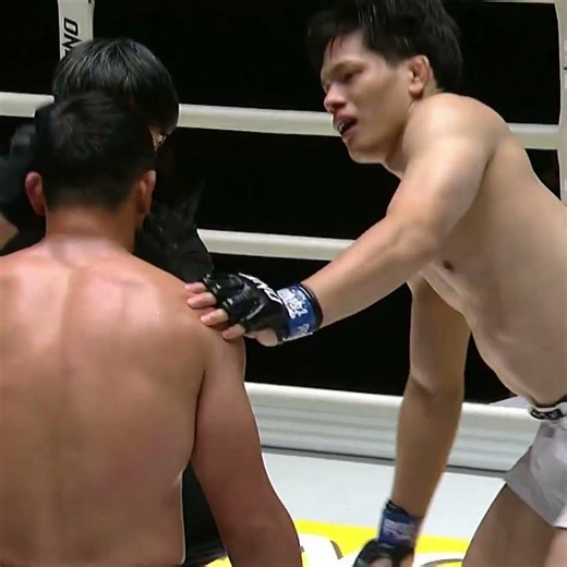 This is MADNESS 🤯 Shozo Isojima stops the legendary Eduard Folayang in the final minute of Round 1!