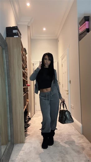 Stylish Ugg Boots Outfit for Cinema Looks