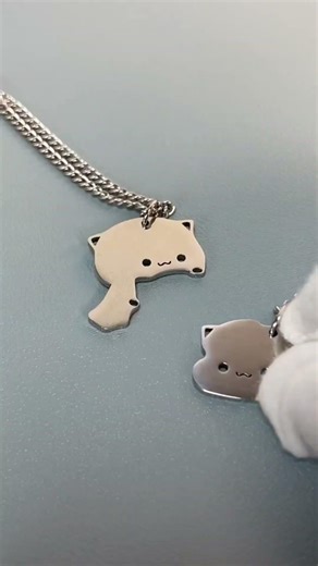 Girls' locket chains with innovative designs