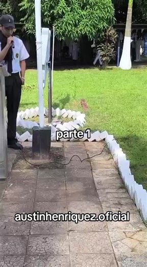 soltando tandas de los combos en el Colegio Artes y Oficios por la actividad de la marina