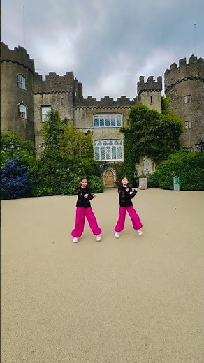 Exploring a Real Irish Castle! 🏰👯‍♀️🇮🇪 | Malahide Castle #Shorts