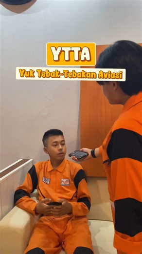 Akademi Penerbang Indonesia Banyuwangi on Instagram: "✈️ Istilah-istilah penerbangan ini dulu sering banget muncul di ruang kuliah. Dosen & instruktur sampai hapal luar kepala 😅 Coba tebak… kamu masih ingat nggak artinya? Masuk dulu ke mode YTTA – Yuk Tebak-Tebakan Aviasi 🔍✨ DME (Distance Measuring Equipment) NOTAM (Notice to Airmen) TODA (Take Off Distance Available) METAR (Meteorological Aerodrome Report) CAVOK (Ceiling and Visibility OK) PAPI (Precision Approach Path Indicator) MORA (Minimu