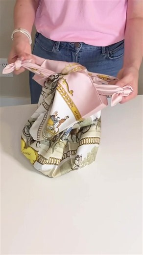 Easy styling tutorial for how to tie an Hermes scarf into an elegant and chic bag. It’s a simple #scarfhack to elevate your style 👌Follow for more fashion tips on how to wear a #silkscarf and style inspo! #Hermesscarf La Promenade de Longchamps #scarfstyling #scarfstyle