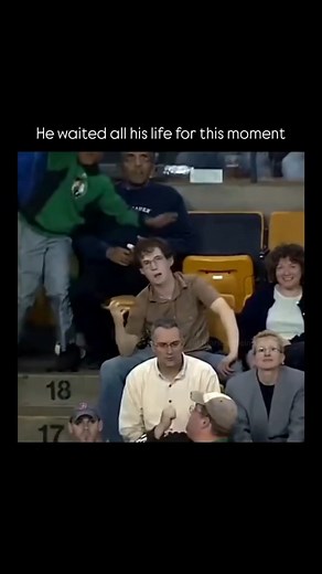 In 2009, during a break at a Boston Celtics game, one fan turned a routine timeout into internet history. Jeremy Fry, just an ordinary guy in the stands, exploded with energy the moment Bon Jovi’s “Livin’ on a Prayer” hit the speakers. What started as a spontaneous burst of dancing quickly became a full-scale performance. Jeremy sang at the top of his lungs, shredded air guitar solos, and danced down the stadium steps like he was born for the stage. The stadium camera locked onto him—and never l