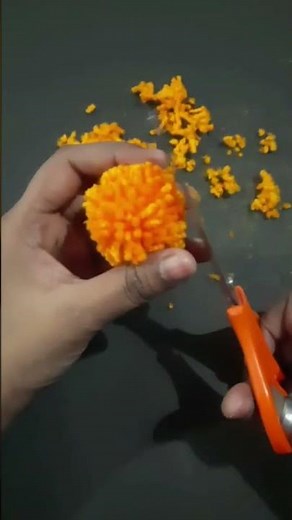 How to make Woolen Flower at Home | Diy | Marigold Flower Kese Banaye | woolen craft ideas |