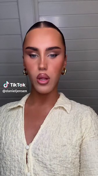 Renée Rap: Leave Me Alone - An Iconic Performance