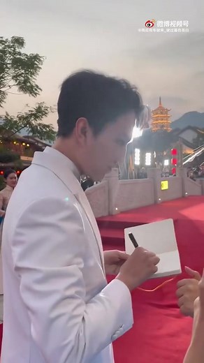 “Silk Road”. China. 12.12.21 🤍@dimash_official_dq #dimash #voice #asian #asianboy #dimashqudaibergen #china Weibo 雨后有车驶来_驶过暮色苍白