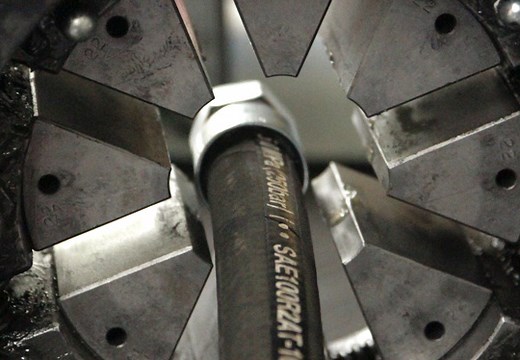 Intervention et dépannage sur site : Réparation de flexibles hydrauliques