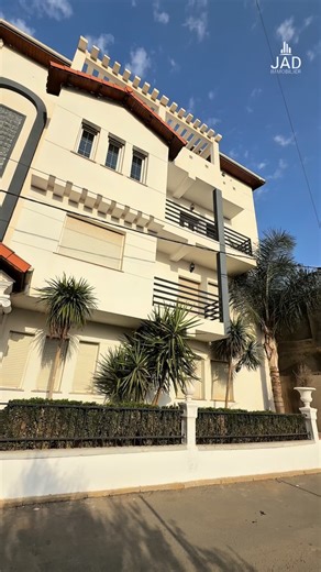 JAD immobilier on Instagram‎: "☎️ 0550-166-500 ☎️ 0550-166-600 ☎️ 0554-50-20-20 « Résidence Premium » Découvrez un projet résidentiel haut standing, fermé et sécurisé, niché au cœur de l’un des quartiers les plus élégants d’Alger – Draria. Cette résidence d’exception propose des appartements spacieux de 3 à 5 pièces, en simplex ou duplex avec jardins privatifs, ainsi que de sublimes penthouses avec piscines individuelles 🏊‍♂️. Un parking souterrain privé est également disponible. Pensée pour ré