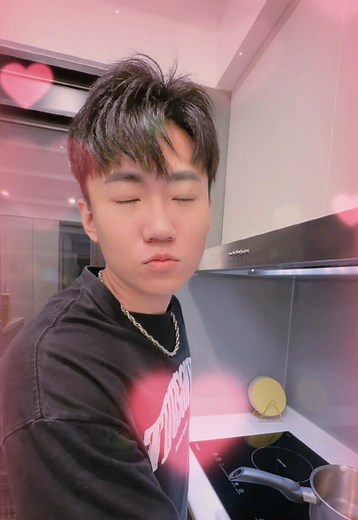 曖昧關係中的貼心互動