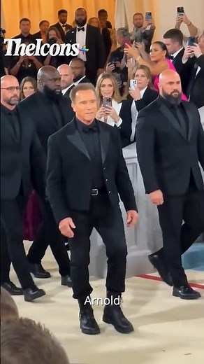Arnold Schwarzenegger Walking With His Iconic Terminator 2 Look At Red Carpet #arnoldschwarzenegger