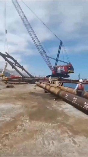 24K views | ⚓⚓Crawler crane incident safety  lightly working on site and heavy wait lifting . #everyonehighlightsfollowerseveryonehighlightsfollowerseveryone #fypシ゚viralシfypシ゚viralシalシ #followersreels #rigging #wirerope #cranes #amazingfacts | Saurabh Yadav | Facebook