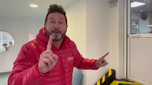 Les mostramos la cabina más romántica BÉSAME RADIO 97.4 FM 🎉🎉🎉 @marcelocezan nos hace un tour 😍😍😍 | Bésame Radio Colombia