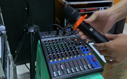 快速教会你怎么将调音台效果器话筒电脑之间的连线，其实很简单！