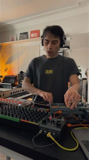 Melodic deep house „Passing Days” live #electronicmusic #liveperformance