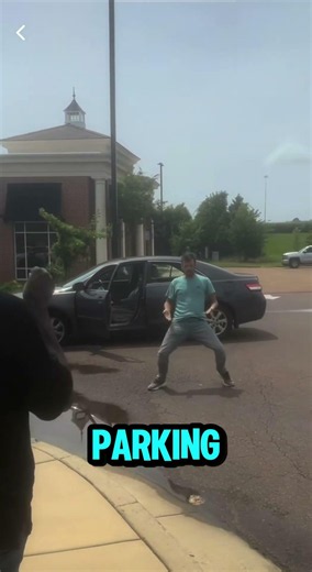 Taco Bell Worker Has The Strangest Parking Lot Encounter #shorts #viral #funny #confrontation