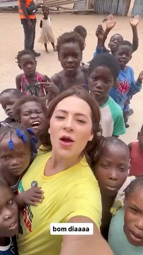 Bom dia, brincando com as crianças. 🥰❤️🥰 #nathaliavalente #nathalia