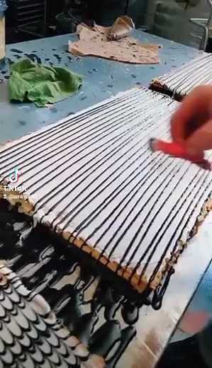 Creating Striped Icing Designs in the Kitchen