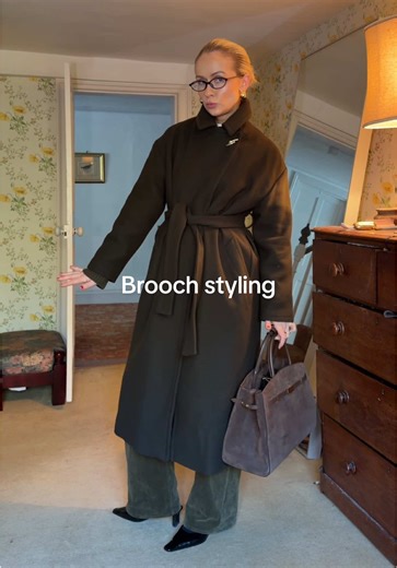 5 Creative Ways to Style a Brooch for Outfits