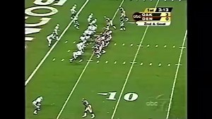22 years ago 👇🏼 November 11, 2002 Raiders S Rod Woodson had a 98-yard pick 6. It inspired the slumping Raiders to a pivotal victory and ended a four game losing streak. * It stands as the team's 3rd longest interception return for a TD. | "Al Davis The Maverick 1963-2011"