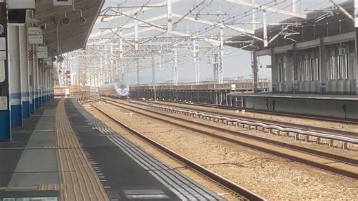 山陽新幹線『新倉敷駅』🚄特急時代の倉敷駅から乗換難易度★★☆☆実はこの駅1891年開業！！山陽新幹線は1975年完成なんで意味不明ですが、元は倉敷駅2つ隣「玉島駅」でした🚂 ゆえに、こだまばっかの駅だから利用者は少ないかと思いきや、玉島地区の中心駅なので岡山県No.3の利用者数を誇ります✨