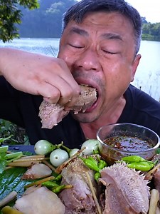 96K views · 1.6K reactions | Would YOU Try This Boiled Thorny Beak + Bitter Sauce Taste Test! #FoodChallenge #TasteTest #AsianFoodAdventure #MustWatch | มูบังโชว์ | Facebook