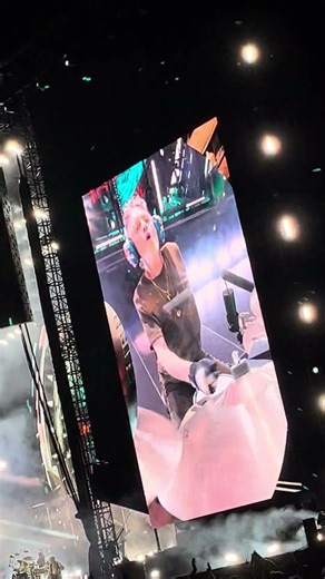 Def Leppard live rock of ages 2024