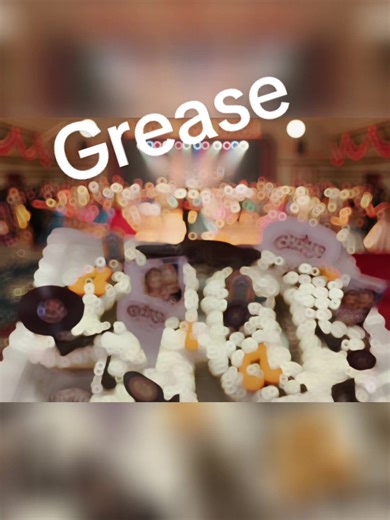 #grease #johntravolta #olivianewtonjohn mítica película plasmada en tartas. Pasteleria Redondo, calle Aconcagua 02 Fuenlabrada Madrid teléfono 916 901 302 WhatsApp 675 277 664 más de 55 años al servicio del cliente