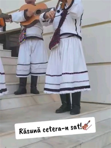 Răsună cetera-n sat!🎻#creatorsearchinsights #taraoasului🎻 #cetera #oas #traditie