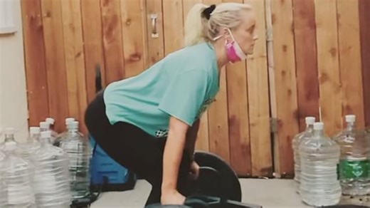 Lucy Davis shows off trim physique during workout with brother