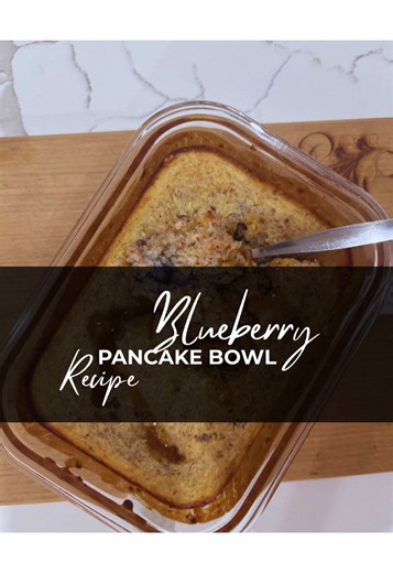Ingredients: • 1 large egg • 1 tsp vanilla essence • 15 g @biogen_sa Vanilla Lean Whey • 1 tsp baking powder • 35 g Snowflake Nutty Wheat Flour • 1 tbsp erythritol • 10 g Simple Truth blueberry jam • 50 g blueberries (fresh or frozen) • 60 g Gourmet Greek low-fat yoghurt (cannot be substituted with low-fat cottage cheese) • 80 ml low-fat milk Method: Preheat the oven to 180°C. Mix all the dry ingredients together in a bowl. In a separate bowl, mix the wet ingredients. Combine the wet and dry ing