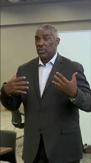 Stay Ahead or Fall Behind: How Businesses Must Adapt to Changing Technology 📱💡