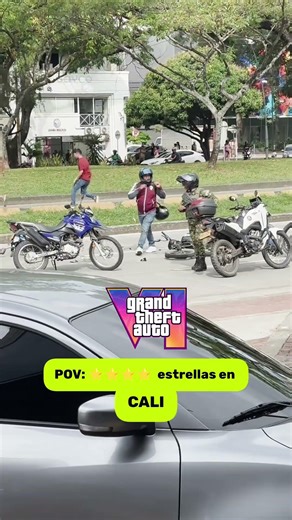 Si te persiguen militares la cosa es sería 🤣 estaban recogiendo billetes!#gta #gtav #gtavi