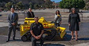 United States' first firefighting robot tackles a building fire in LA