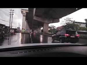 Perjalanan Menggunakan Mobil Saat Hujan Kecil | Suasana Tenang di Tengah Gerimis