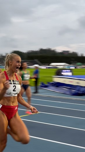 Mieletön naisten 100m aitojen Kalevan kisa finaali!🔥😮‍💨🤌 Lotta Harala ottaa Suomen mestaruuden, suoran MM-kisarajan ja Kalevan kisojen ennätyksen nimiinsä ajalla 12,67.❤️‍🔥 Hopeaa uuden ennätyksensä 12,73 juosseelle Nooralotta Nezirille, joka juoksi myös suoran MM-kisarajan.❤️‍🔥 Pronssia Saara Keskitalolle ajalla 12,90❤️‍🔥 #kalevankisat #kalevakisat2025 #yleisurheilu #olepysäyttämätön #suomenyleisurheilu | Yleisurheilu