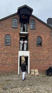Hver tirsdag i juli måned kan du møde museets frivillige møllelaug, der har fået de gamle maskiner i Odder Vand- og Dampmølle til at køre igen ⚙️🙌 Møllelauget viser stolt møllen frem, og er der børneaktiviteter, hvor man kan male sit eget mel 🌾🍚 #oddermuseum #oddervandogdampmølle #sommerferieaktivitet #kystlandet #odderkommune #odderok | Odder kommune