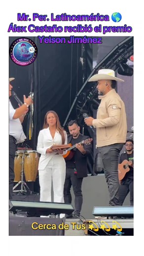 El cantante y compositor colombiano de música popular Álex Castaño recibió el premio Yeison Jiménez por su entrega y labor a la música popular. #mrperlatinoamerica🌎 #mrpercolombia🌎