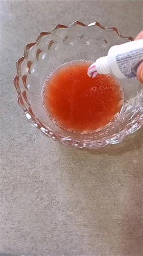 ✨ Tomate dentifrice : découvrez cette astuce beauté maison surprenante 🍅✨ #SoinVisage #Tomate #AstuceBeauté #BeautéNaturelle #RoutineBeauté