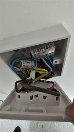 Megger MFT-X1 streaming results direct into EICR software — clean flat walkthrough