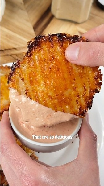 Crispy Zero Carb Onion Rings with bloomin onion sauce 🤤🙌🔥