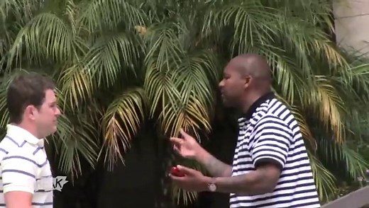 Kidnapping et rançon - Il piège les gens en leur donnant une malette pleine de billets. Caméra Cachée