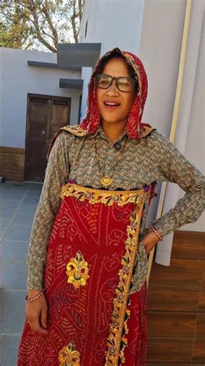 सास बहू की लड़ाई में पति की पिटाई 😂 | #sasbahukicomedy #comedy #rajasthanicomedy #ytshorts