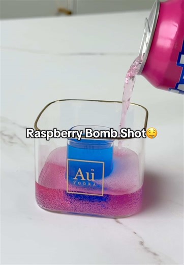 Au Vodka Blue Raspberry Fanta Raspberry👀🤤 Sick shot… 18 , please drink responsibly #auvodka #easycocktails #refreshing #bombshot #raspberry #auvodkashots #auvodkacocktails #summerdrinks #cocktails30secs #bestdrinks
