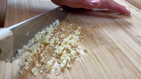 How to Make Delicious Shrimp Chow Mein – A Simple and Flavorful Shrimp Lo Mein Recipe!