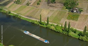 Schifftransport Binnenschifffahrt Schiffstransporte Mosel Rhein Schleuse Schifffahrt Frachtschiff Frachter Luftaufnahme
