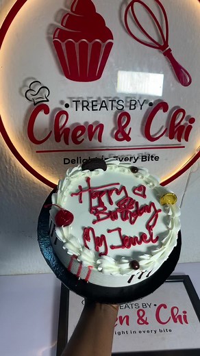 8 Inch Single Layer Cake with Buttercream Frosting