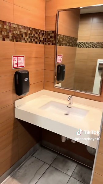 McDonald's Bathroom Experience: A Review in Glenview, IL